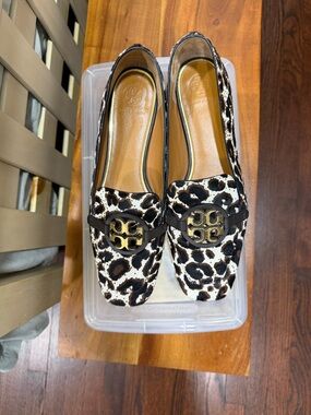 EUC Tory Burch Leopard-Print Leather Loafers with Gold Logo